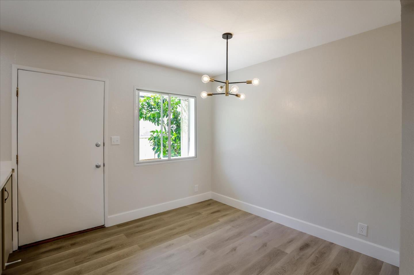 Detail Gallery Image 9 of 26 For 1031 Clyde Ave #803,  Santa Clara,  CA 95054 - 2 Beds | 2/1 Baths