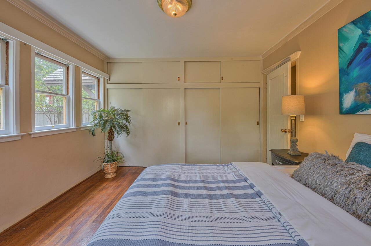 Detail Gallery Image 14 of 37 For 817 Congress Ave, Pacific Grove,  CA 93950 - 5 Beds | 2/1 Baths