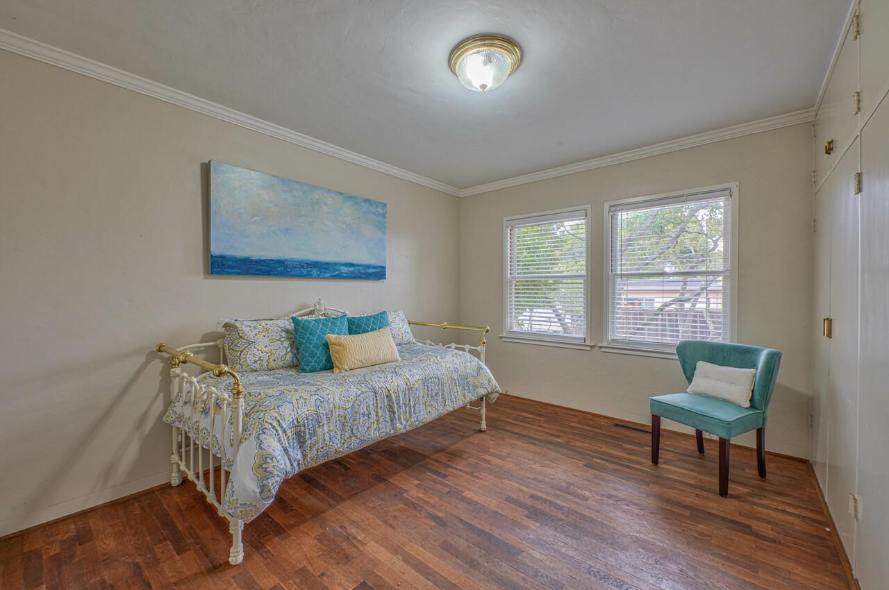 Detail Gallery Image 15 of 37 For 817 Congress Ave, Pacific Grove,  CA 93950 - 5 Beds | 2/1 Baths