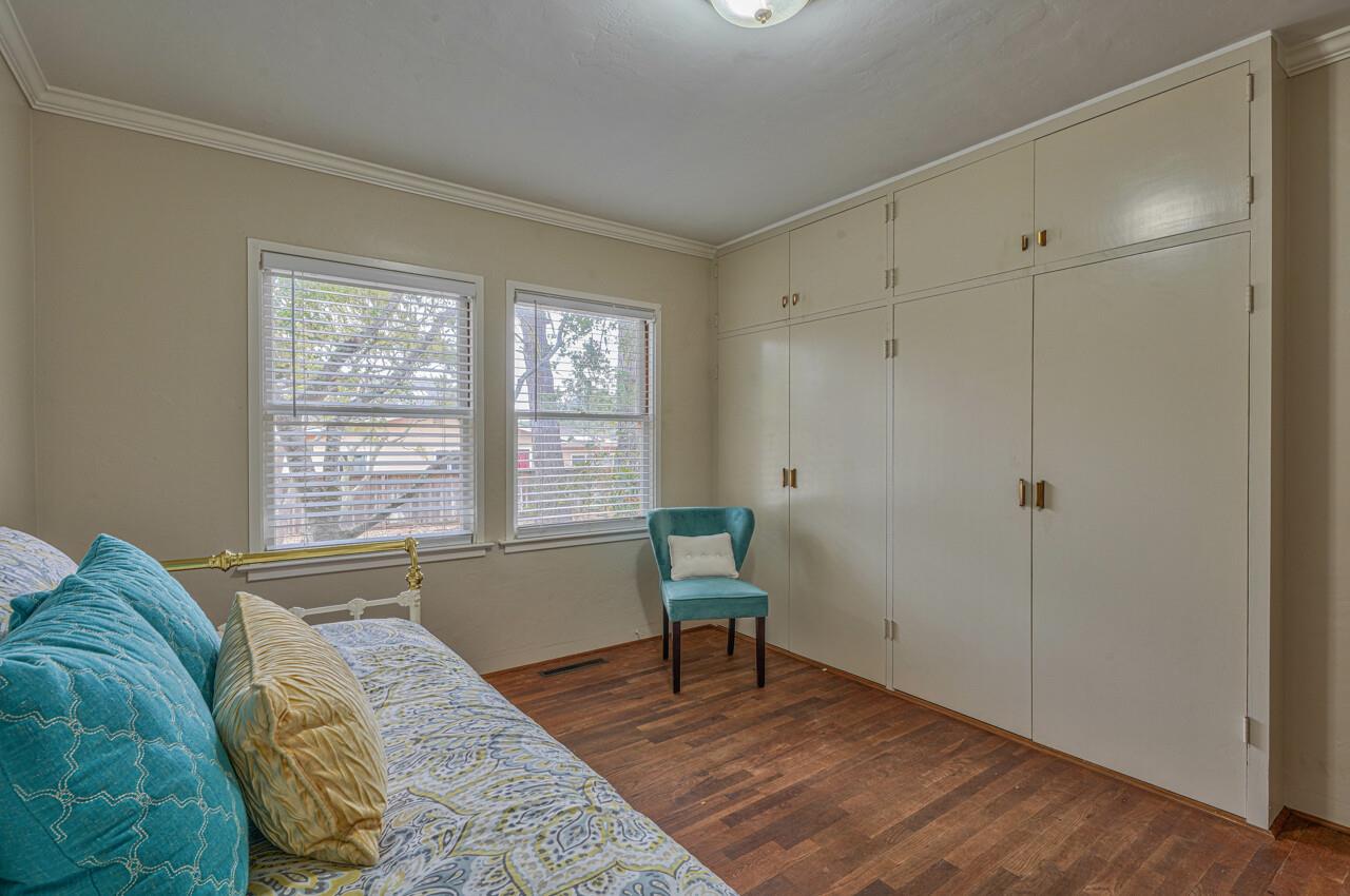 Detail Gallery Image 16 of 37 For 817 Congress Ave, Pacific Grove,  CA 93950 - 5 Beds | 2/1 Baths