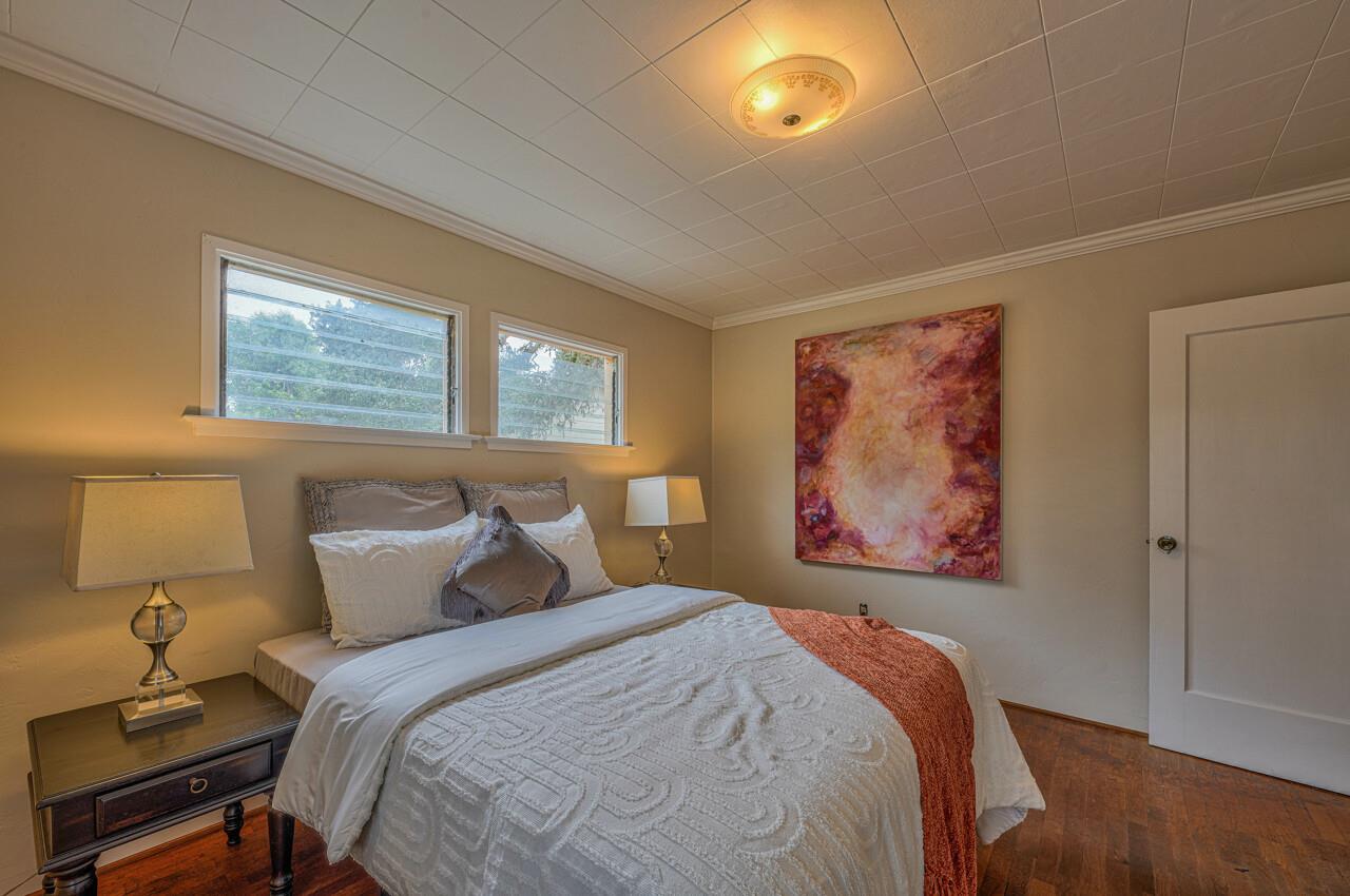 Detail Gallery Image 17 of 37 For 817 Congress Ave, Pacific Grove,  CA 93950 - 5 Beds | 2/1 Baths