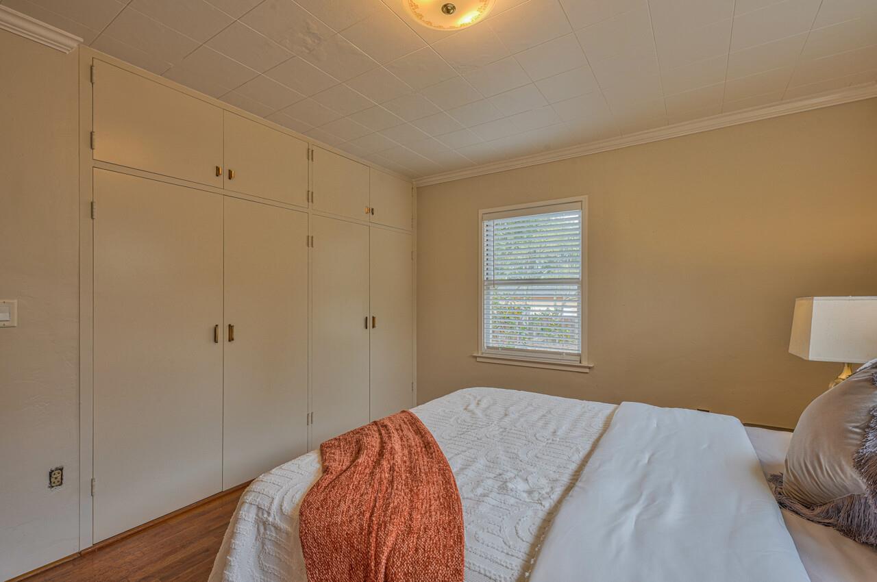 Detail Gallery Image 18 of 37 For 817 Congress Ave, Pacific Grove,  CA 93950 - 5 Beds | 2/1 Baths