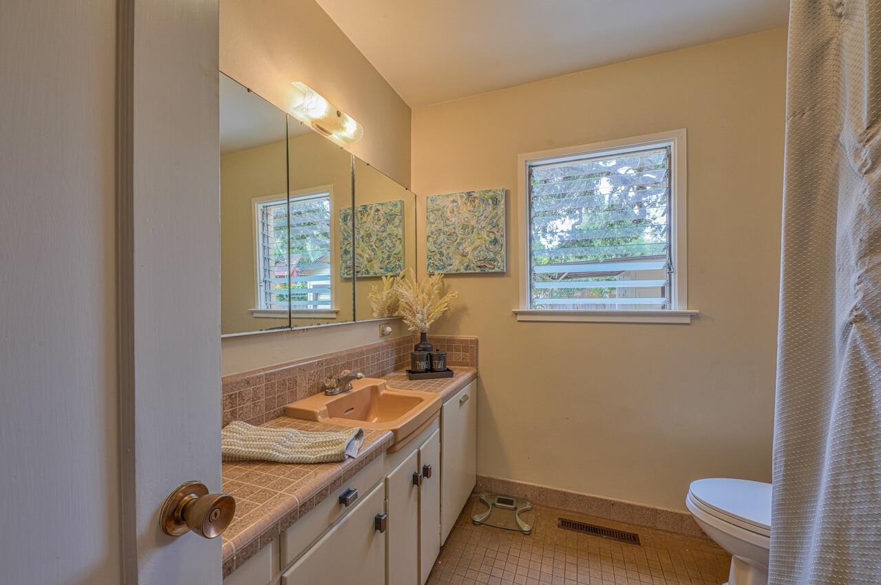 Detail Gallery Image 19 of 37 For 817 Congress Ave, Pacific Grove,  CA 93950 - 5 Beds | 2/1 Baths