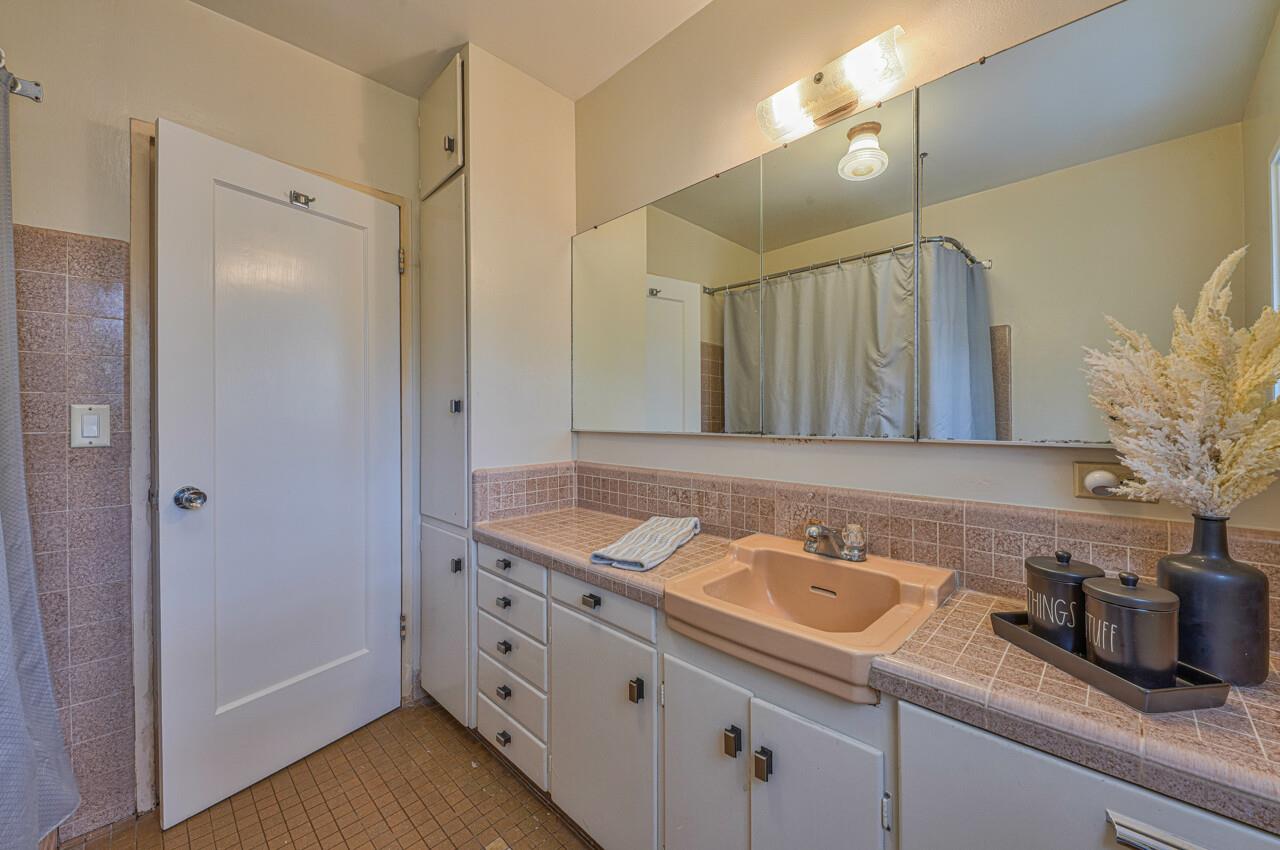 Detail Gallery Image 20 of 37 For 817 Congress Ave, Pacific Grove,  CA 93950 - 5 Beds | 2/1 Baths