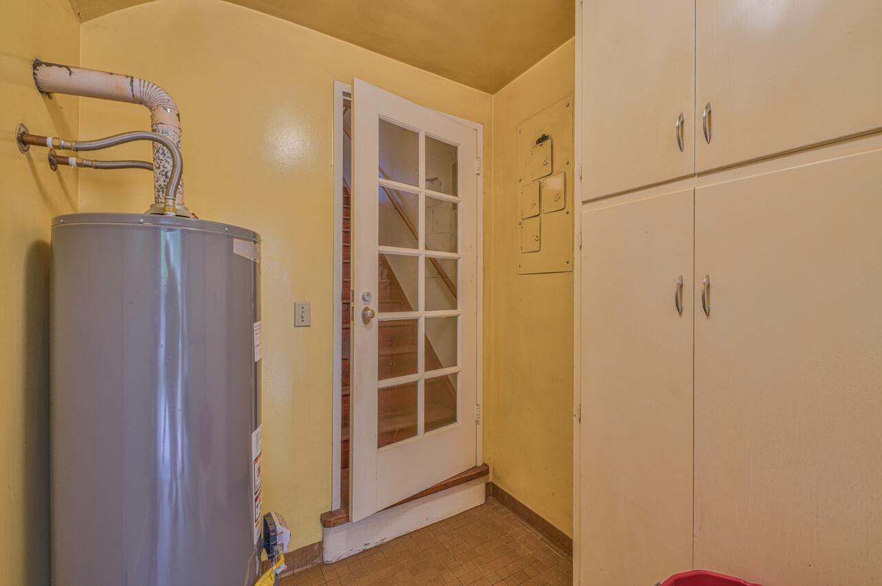 Detail Gallery Image 21 of 37 For 817 Congress Ave, Pacific Grove,  CA 93950 - 5 Beds | 2/1 Baths