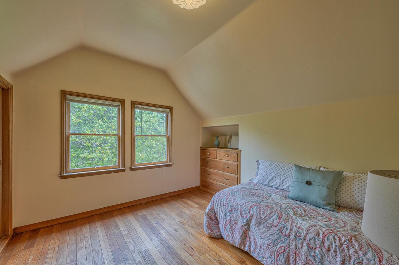 Detail Gallery Image 26 of 37 For 817 Congress Ave, Pacific Grove,  CA 93950 - 5 Beds | 2/1 Baths
