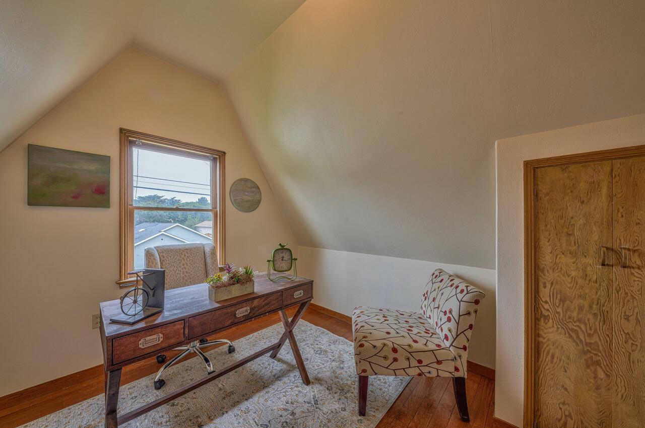 Detail Gallery Image 28 of 37 For 817 Congress Ave, Pacific Grove,  CA 93950 - 5 Beds | 2/1 Baths