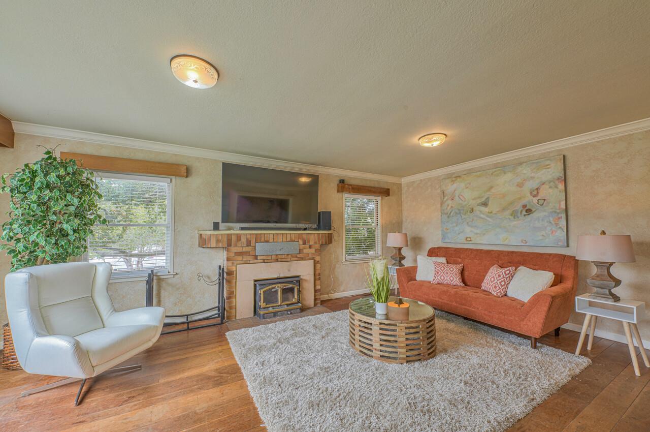 Detail Gallery Image 6 of 37 For 817 Congress Ave, Pacific Grove,  CA 93950 - 5 Beds | 2/1 Baths