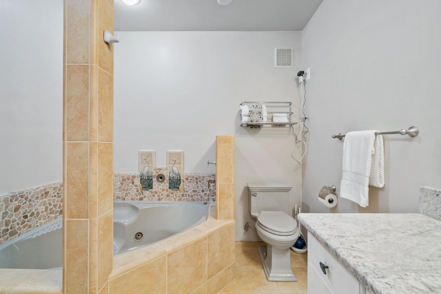 Detail Gallery Image 39 of 44 For 515 2nd St 1a,  Santa Cruz,  CA 95060 - 2 Beds | 2 Baths