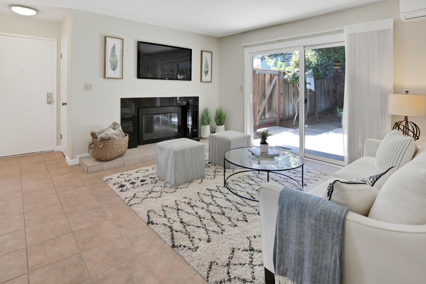 Detail Gallery Image 1 of 23 For 914 Boranda Ave #4,  Mountain View,  CA 94040 - 2 Beds | 1 Baths