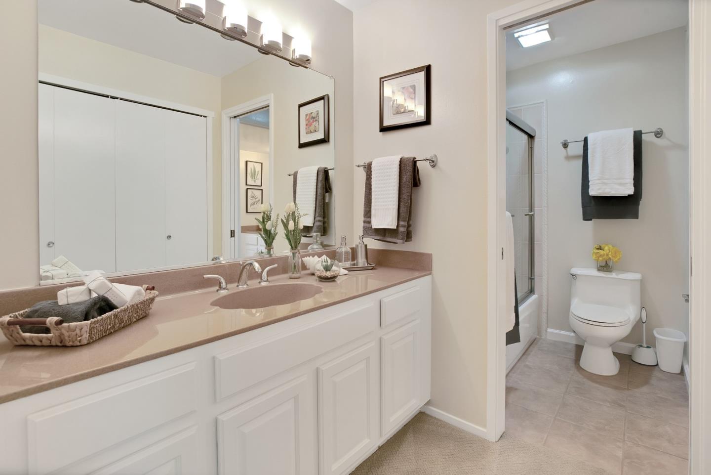 Detail Gallery Image 10 of 23 For 914 Boranda Ave #4,  Mountain View,  CA 94040 - 2 Beds | 1 Baths
