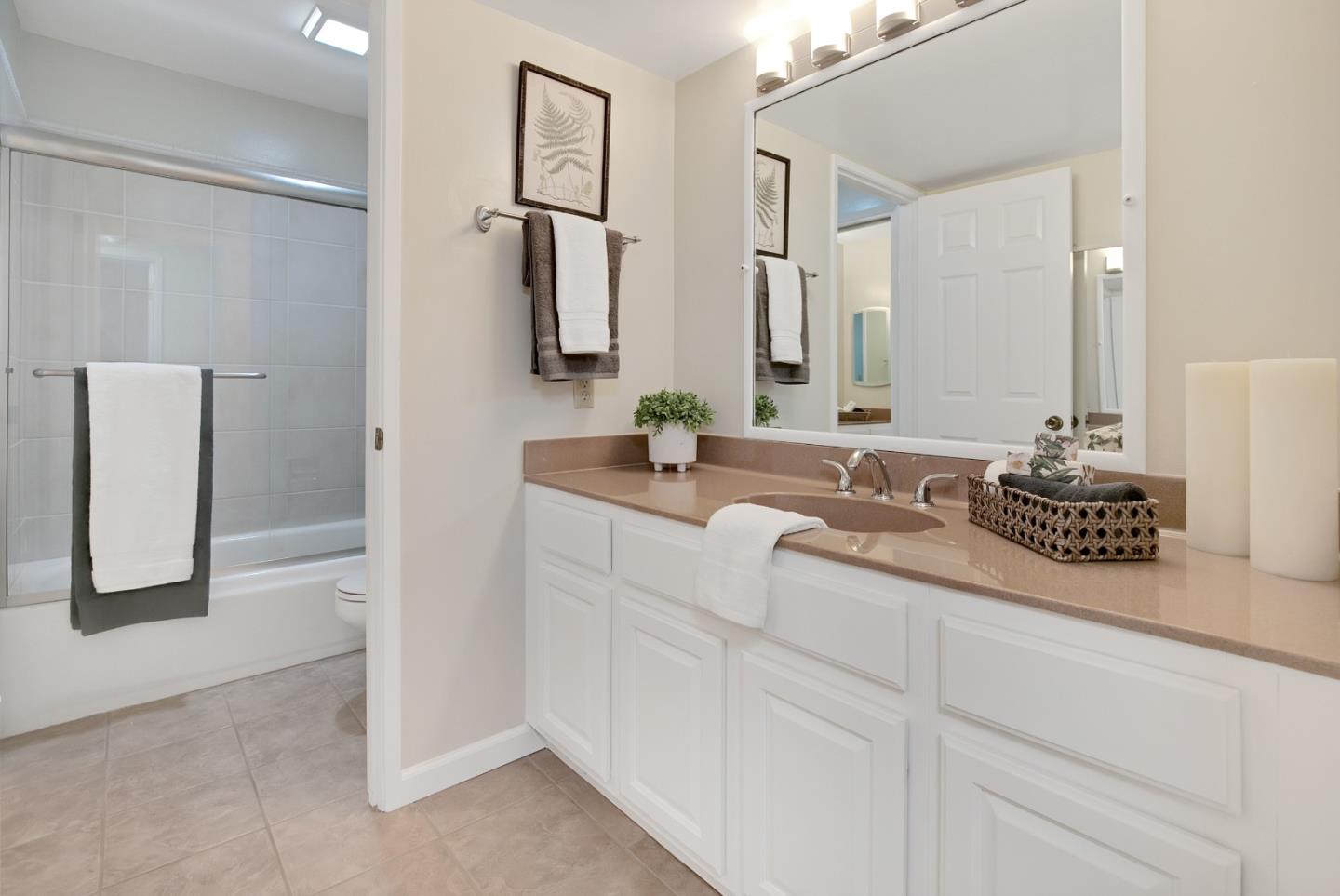 Detail Gallery Image 9 of 23 For 914 Boranda Ave #4,  Mountain View,  CA 94040 - 2 Beds | 1 Baths