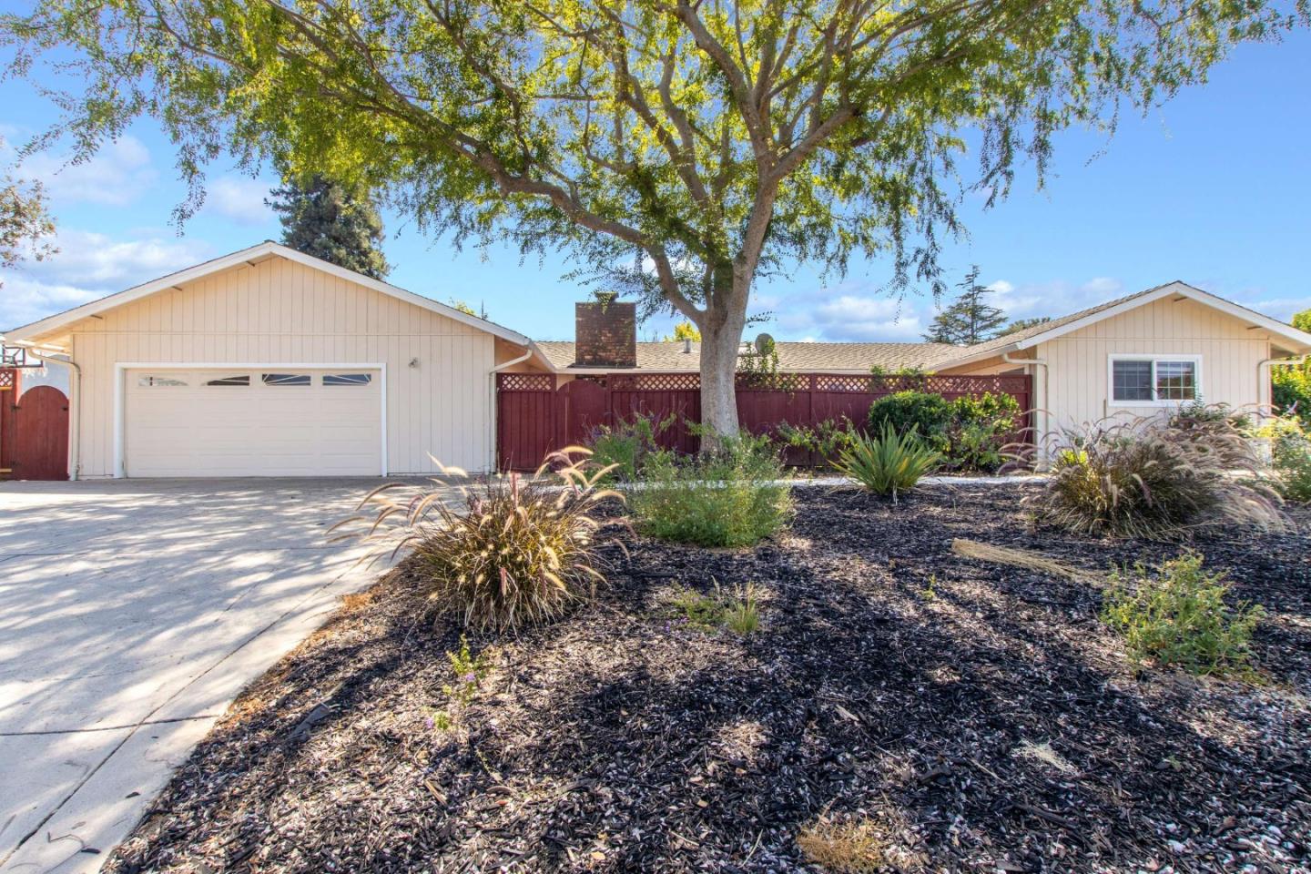 Detail Gallery Image 1 of 37 For 13946 Trinity Ct, Saratoga,  CA 95070 - 5 Beds | 2/1 Baths
