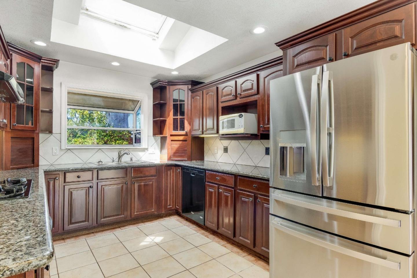 Detail Gallery Image 11 of 37 For 13946 Trinity Ct, Saratoga,  CA 95070 - 5 Beds | 2/1 Baths