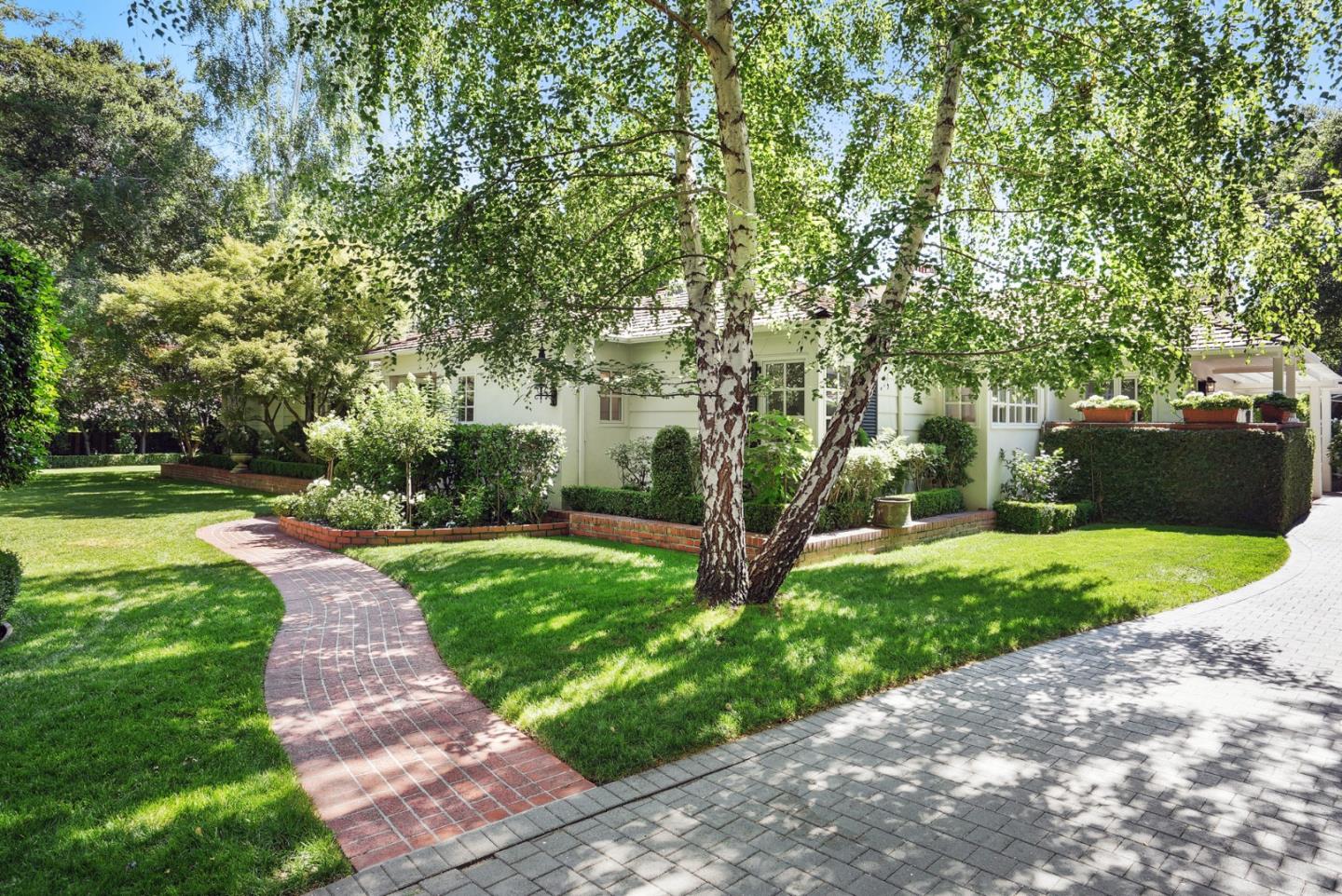 Detail Gallery Image 2 of 52 For 76 Catalpa Dr, Atherton,  CA 94027 - 5 Beds | 5/2 Baths