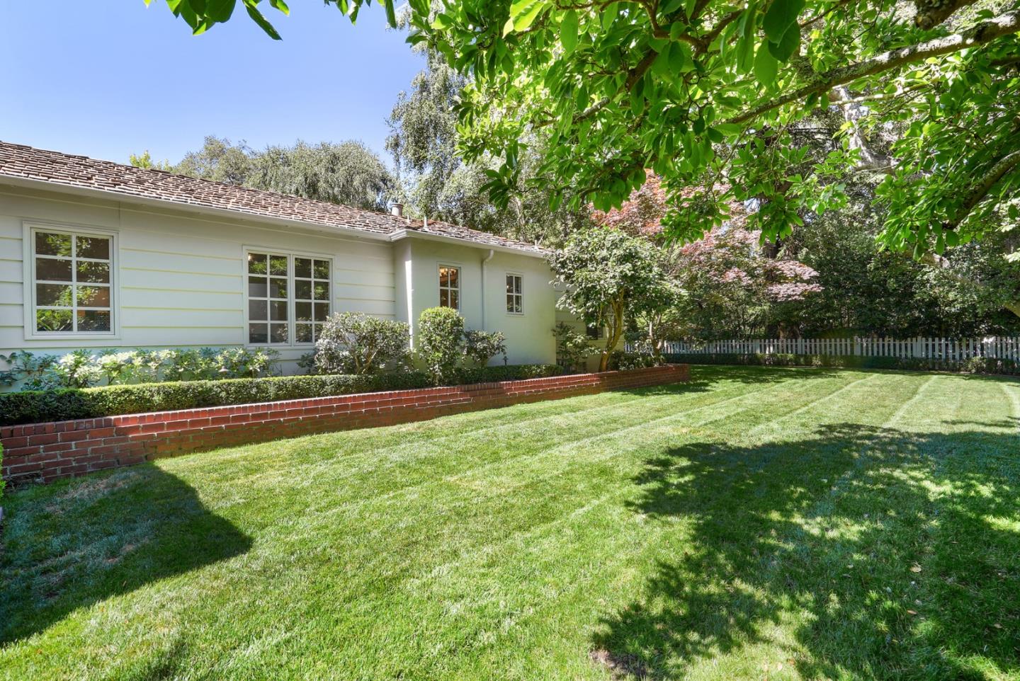 Detail Gallery Image 44 of 52 For 76 Catalpa Dr, Atherton,  CA 94027 - 5 Beds | 5/2 Baths