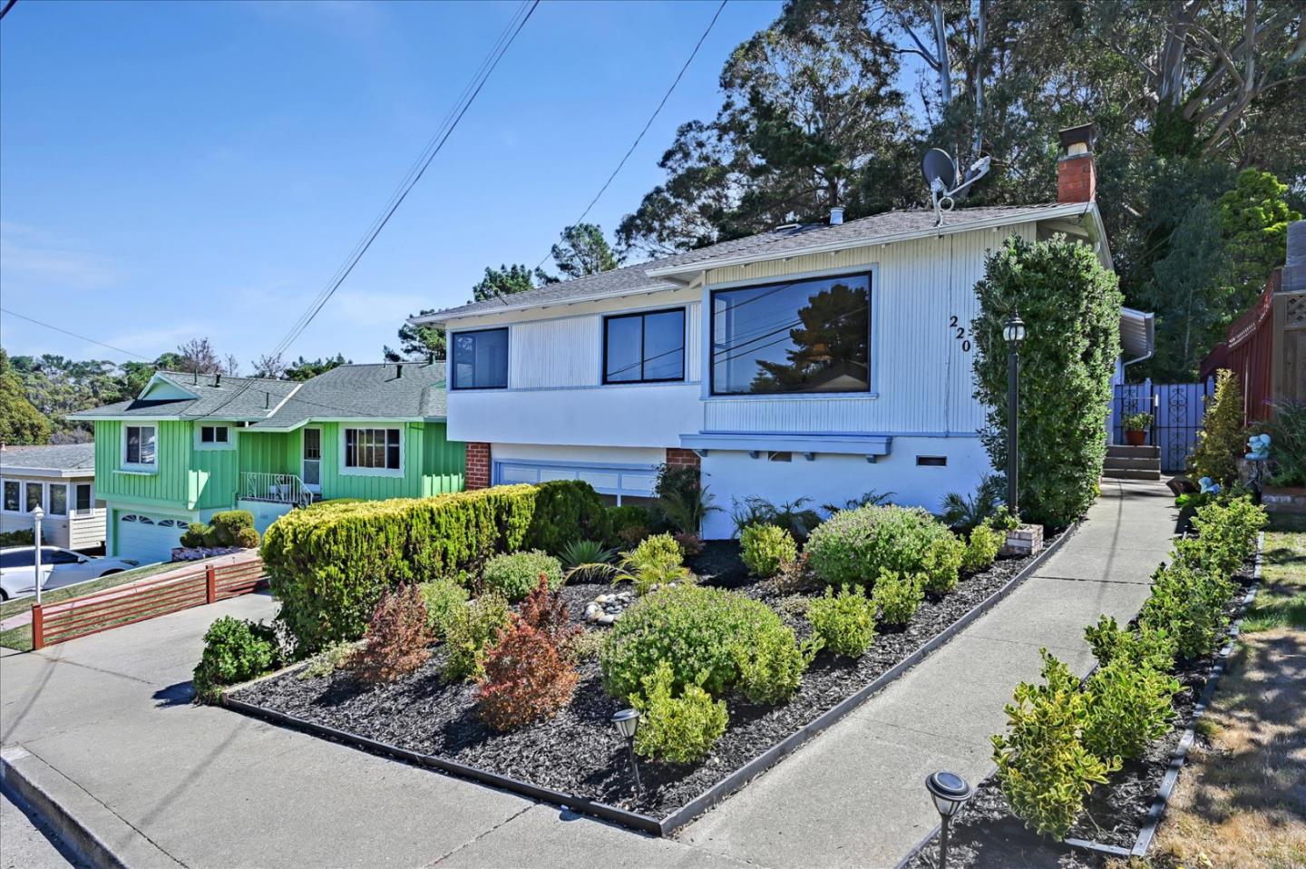 Detail Gallery Image 1 of 1 For 220 Lowell Ave, San Bruno,  CA 94066 - 4 Beds | 2/1 Baths