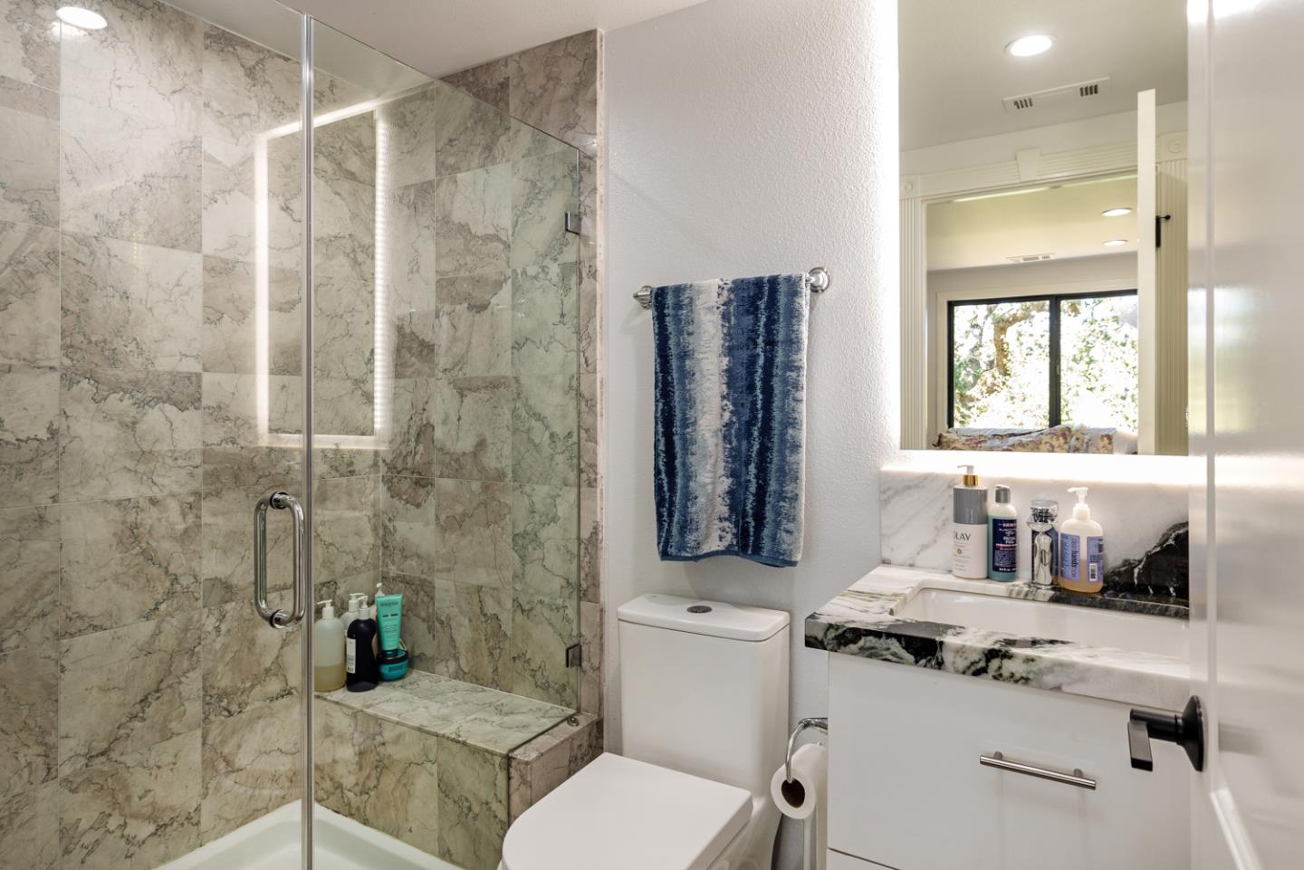 Detail Gallery Image 10 of 37 For 333 Raymundo Dr, Woodside,  CA 94062 - 4 Beds | 5/1 Baths