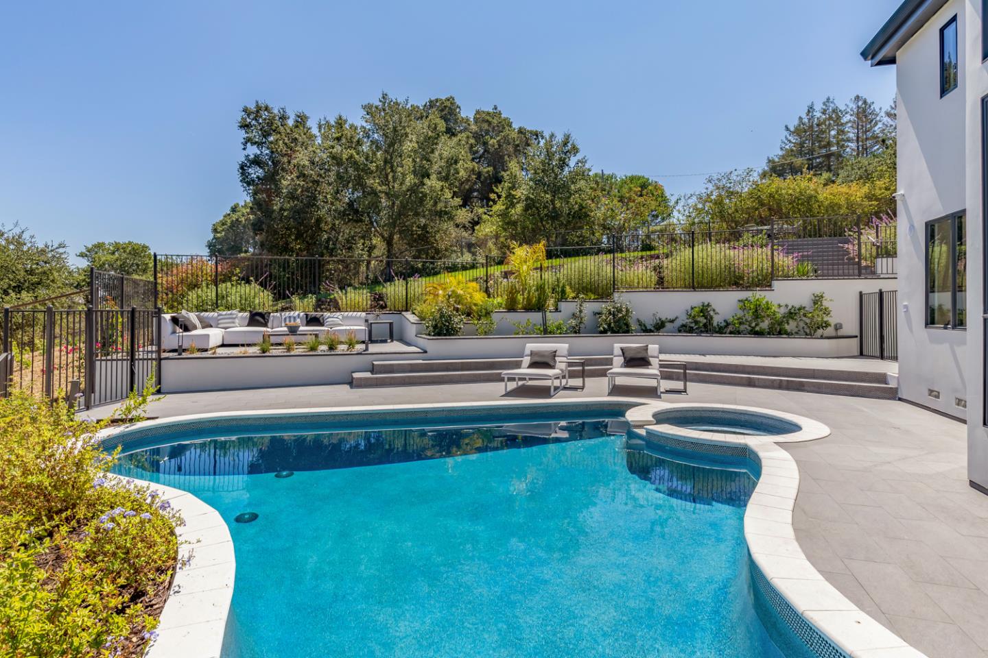 Detail Gallery Image 13 of 37 For 333 Raymundo Dr, Woodside,  CA 94062 - 4 Beds | 5/1 Baths