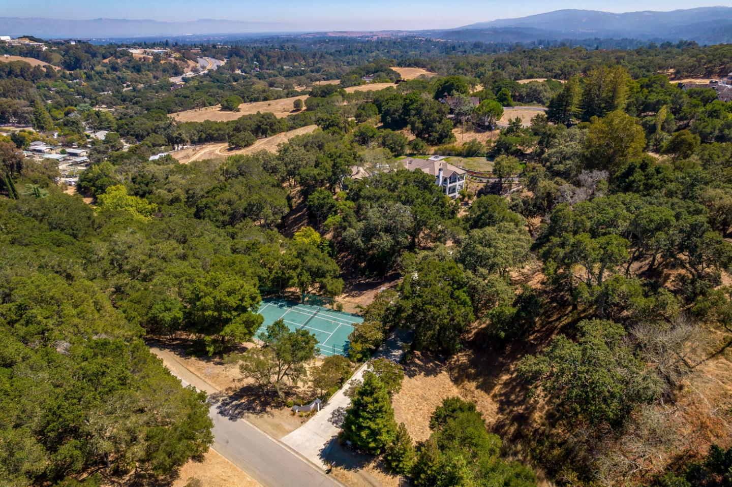 Detail Gallery Image 14 of 37 For 333 Raymundo Dr, Woodside,  CA 94062 - 4 Beds | 5/1 Baths