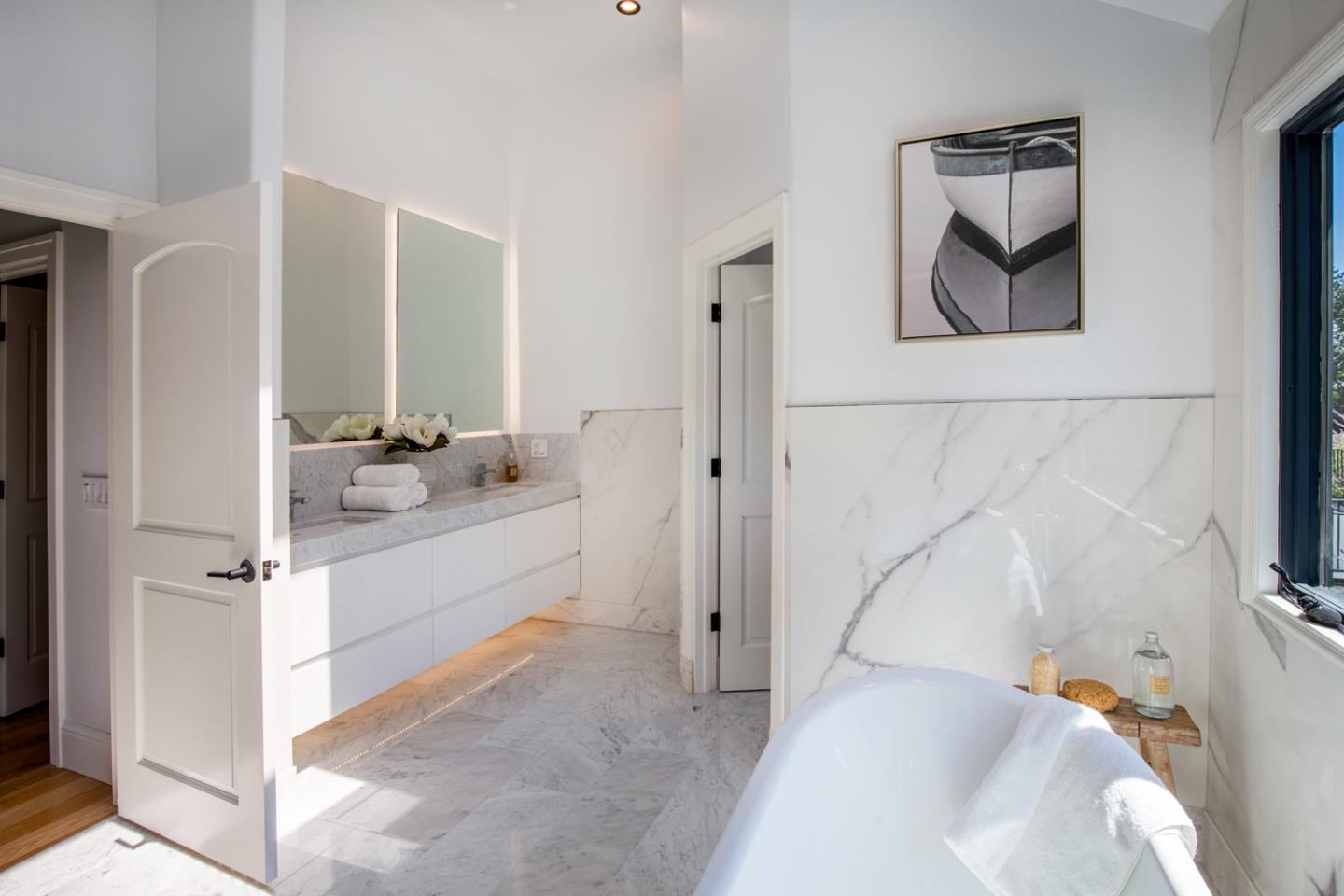 Detail Gallery Image 5 of 37 For 333 Raymundo Dr, Woodside,  CA 94062 - 4 Beds | 5/1 Baths