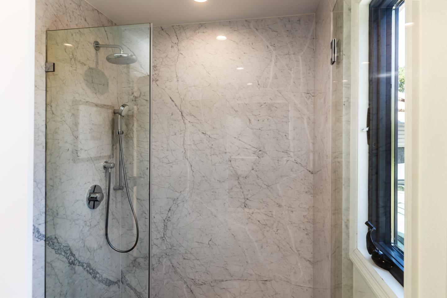 Detail Gallery Image 9 of 37 For 333 Raymundo Dr, Woodside,  CA 94062 - 4 Beds | 5/1 Baths