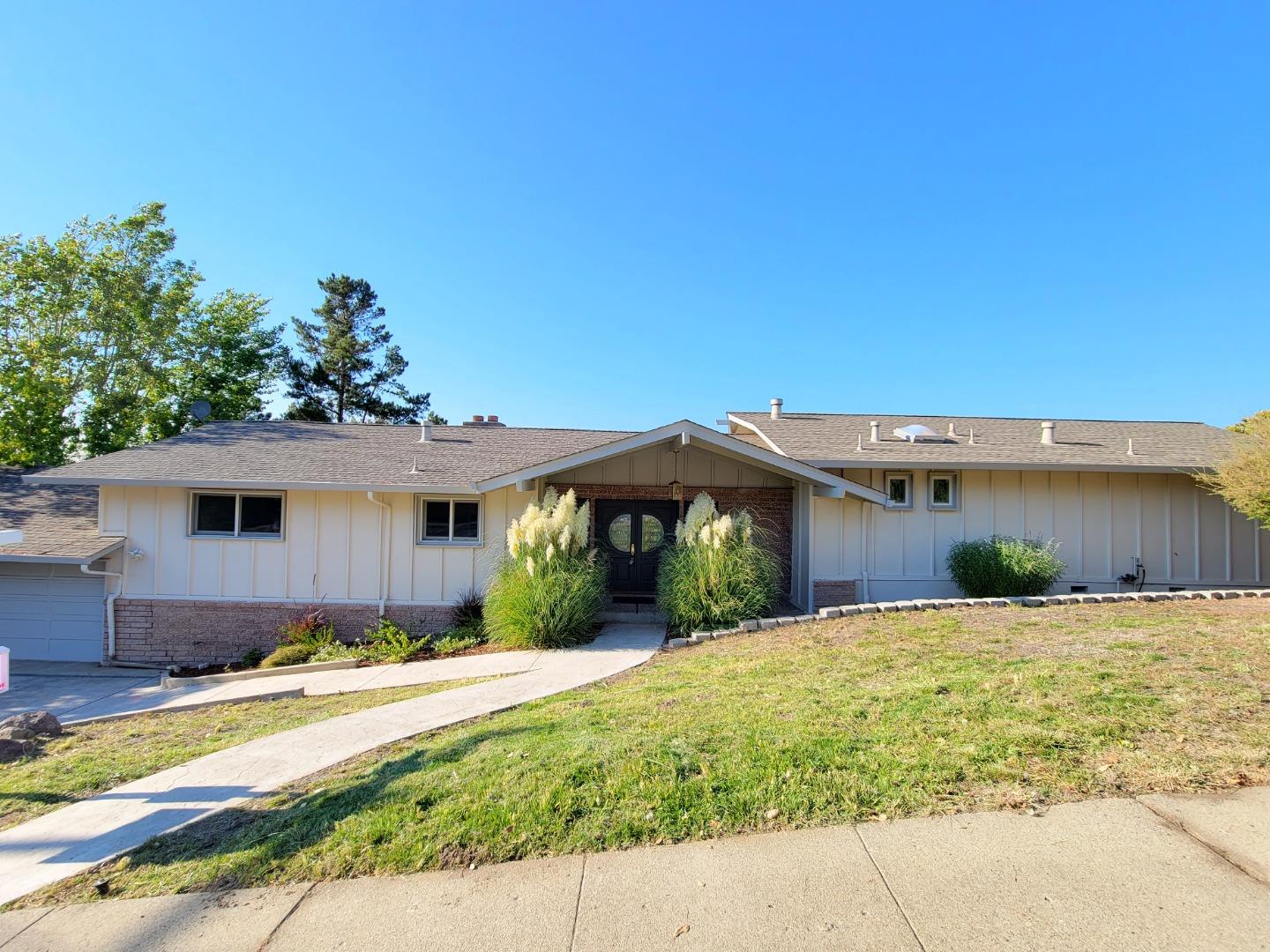 Detail Gallery Image 1 of 1 For 6 Coleman Ct, San Carlos,  CA 94070 - 3 Beds | 2 Baths