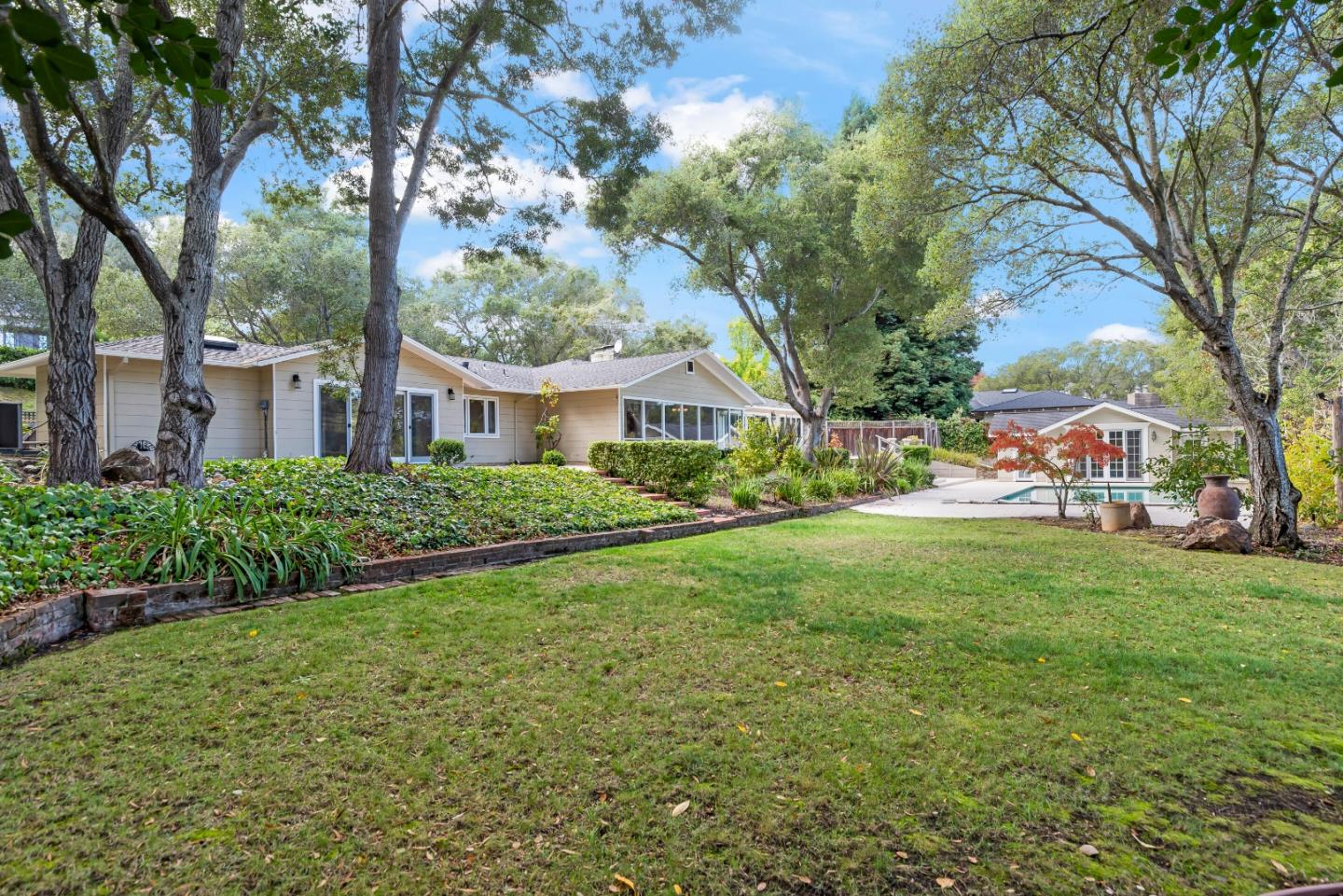 Detail Gallery Image 1 of 1 For 560 Darrell Rd, Hillsborough,  CA 94010 - 6 Beds | 4/1 Baths