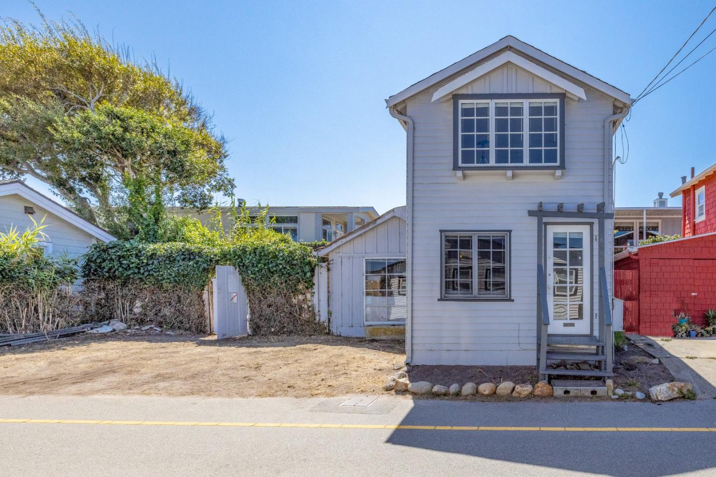 Detail Gallery Image 1 of 1 For 685 Mermaid Ave, Pacific Grove,  CA 93950 - 1 Beds | 1 Baths