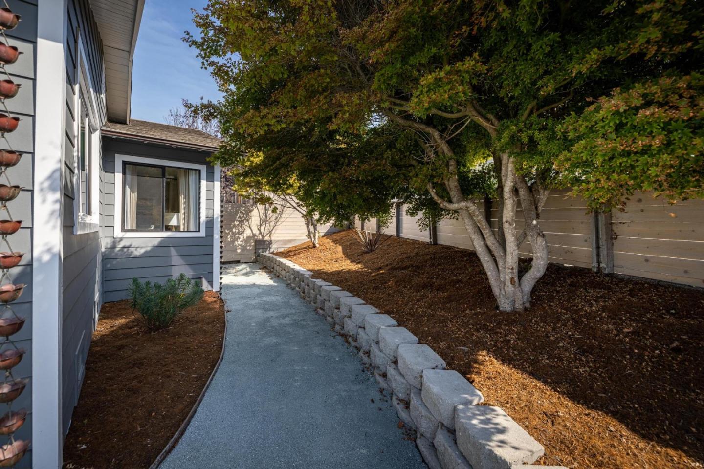 Detail Gallery Image 25 of 36 For 995 Crespi Dr, Pacifica,  CA 94044 - 4 Beds | 2/1 Baths
