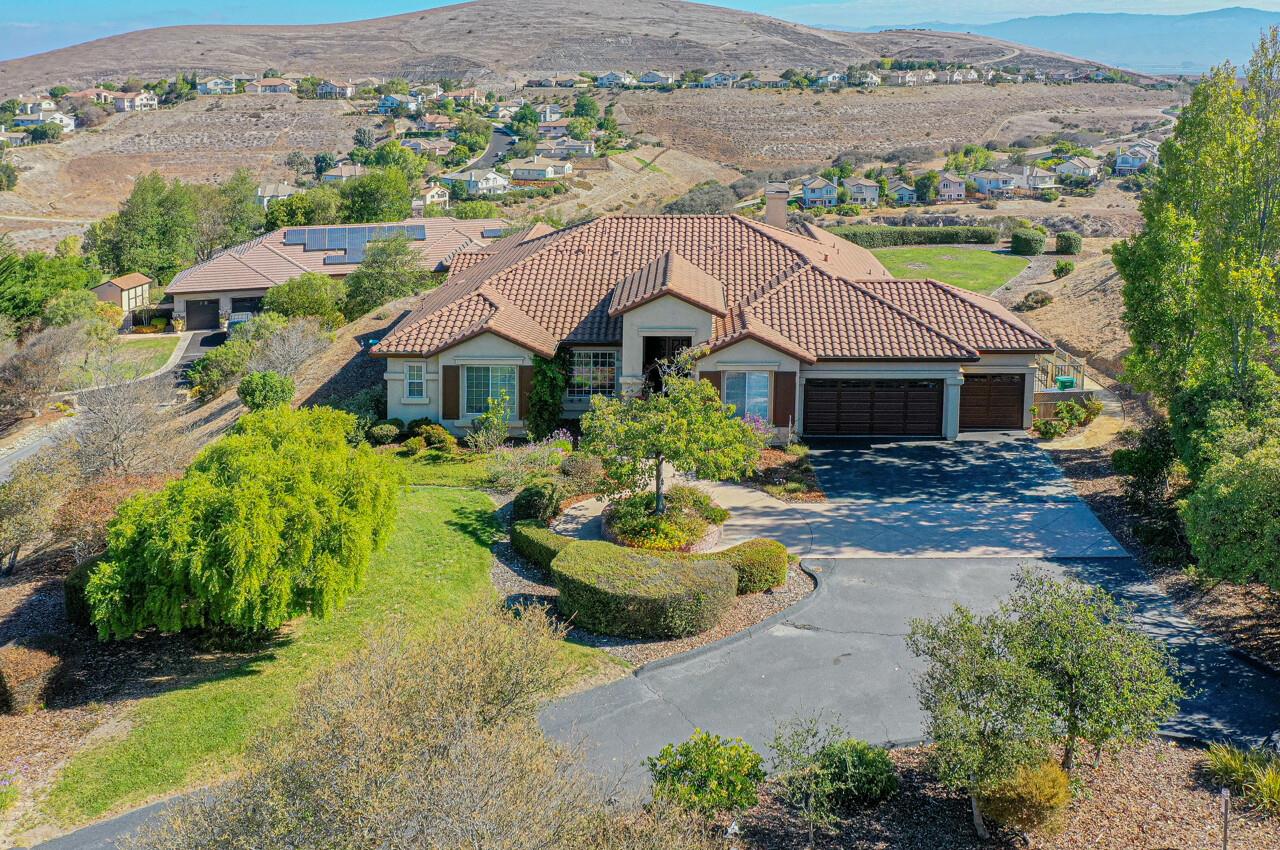 27824 Crowne Point Dr, Salinas, CA 93908 5 Beds 3 Baths (Active