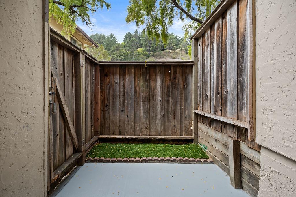 Detail Gallery Image 7 of 29 For 1199 Oddstad Blvd, Pacifica,  CA 94044 - 2 Beds | 1/1 Baths