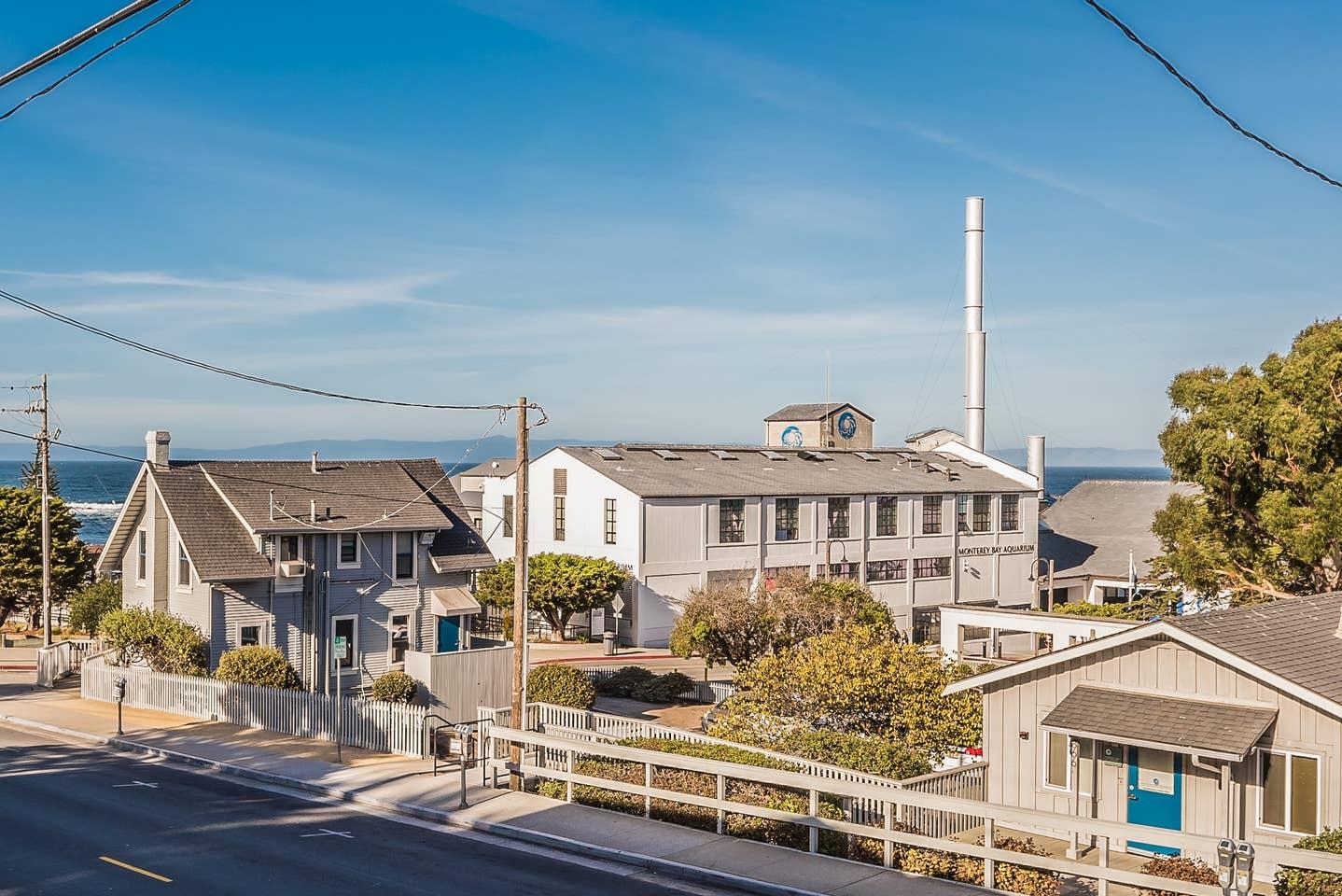 Detail Gallery Image 4 of 33 For 845 Wave St, Monterey,  CA 93940 - – Beds | – Baths