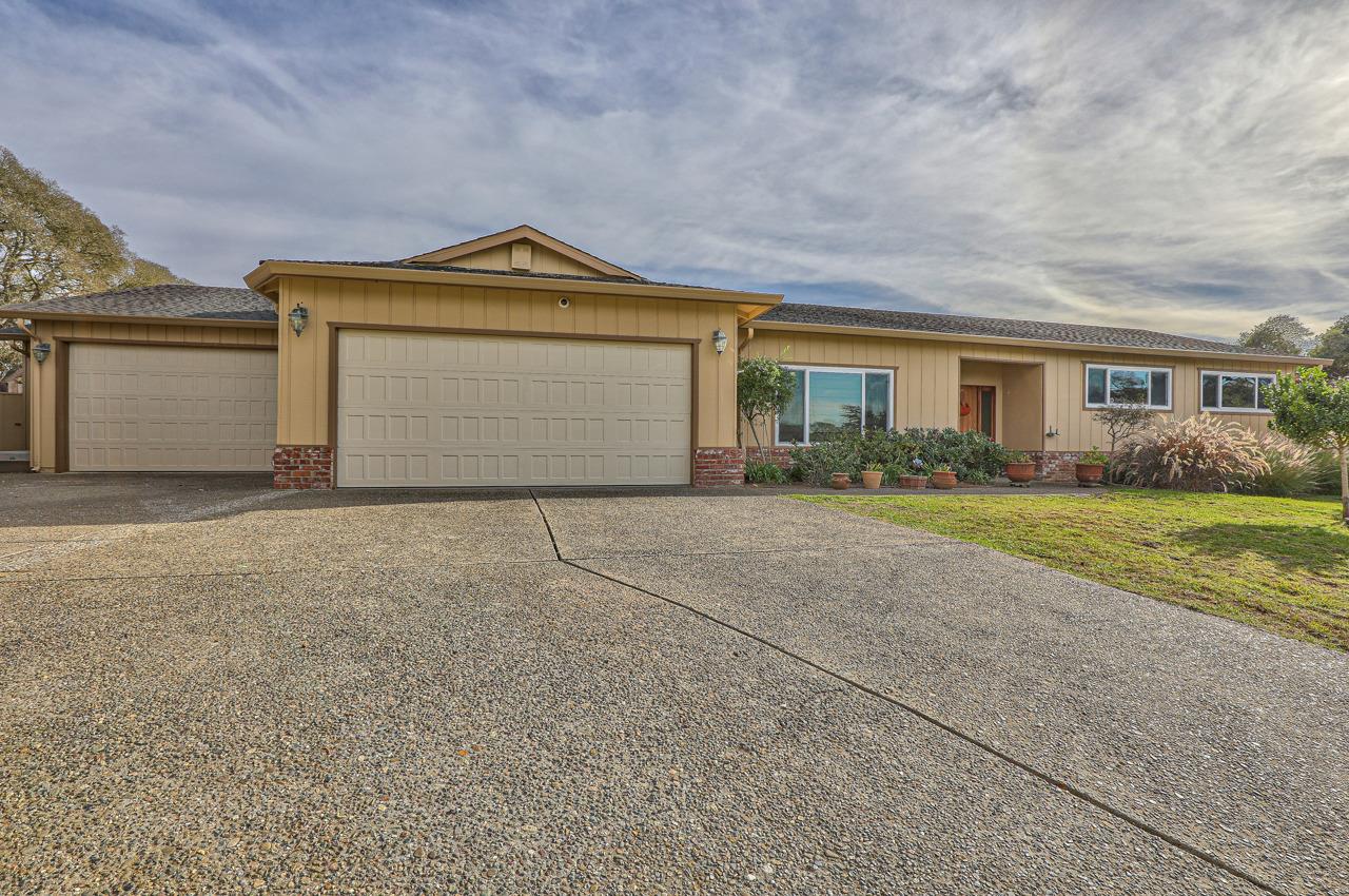 Detail Gallery Image 1 of 1 For 15650 Red Oak Pl, Salinas,  CA 93907 - 3 Beds | 2 Baths