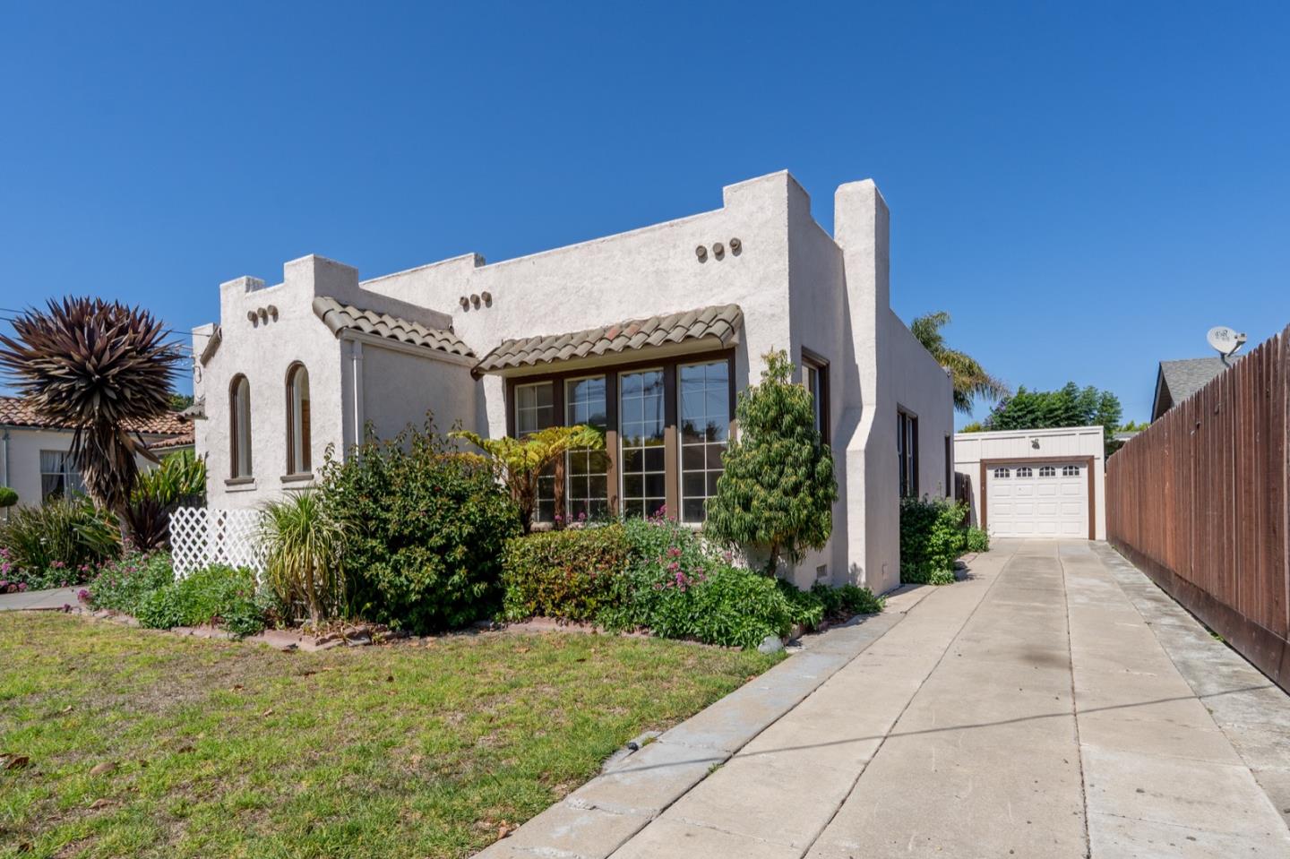 Detail Gallery Image 1 of 1 For 27 Pine St, Salinas,  CA 93901 - 4 Beds | 2 Baths