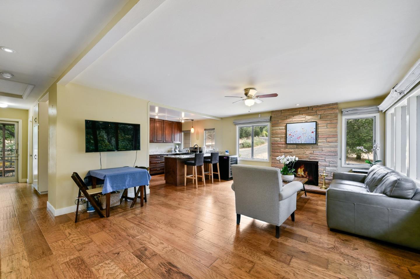 Detail Gallery Image 6 of 29 For 1369 Canada Rd, Woodside,  CA 94062 - 2 Beds | 1 Baths