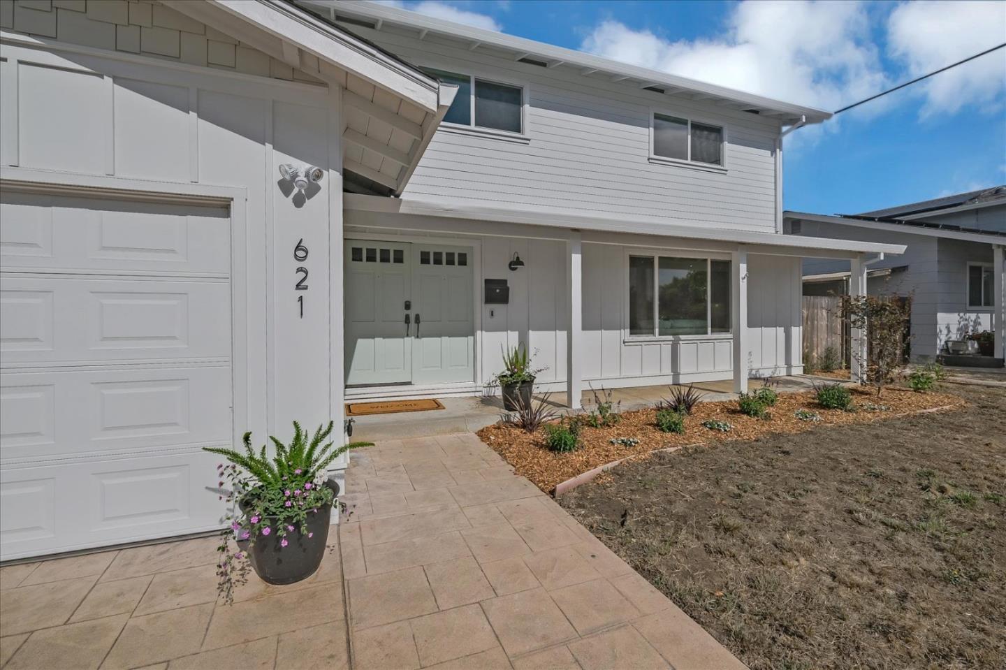 Detail Gallery Image 1 of 40 For 621 Monterey Ave, Capitola,  CA 95010 - 6 Beds | 2/1 Baths