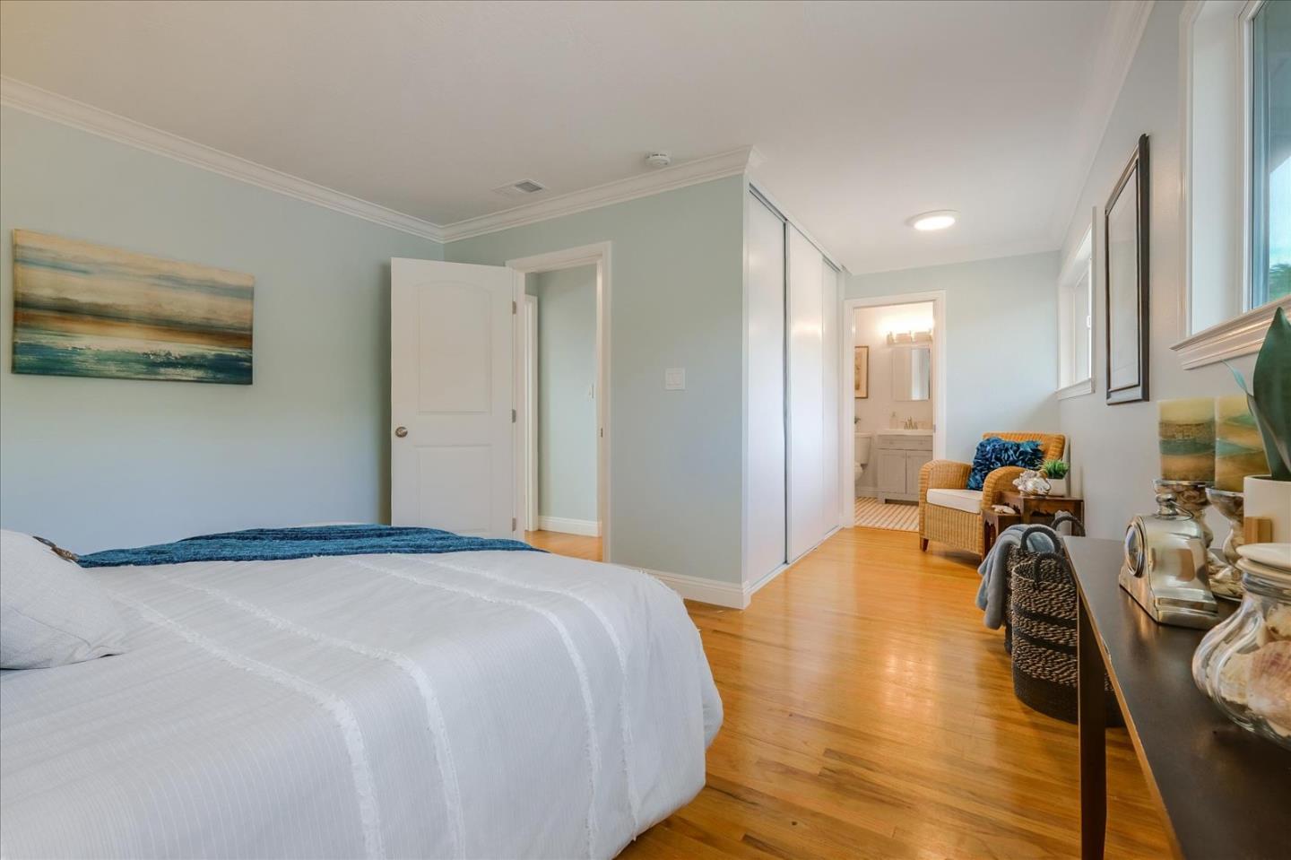 Detail Gallery Image 17 of 40 For 621 Monterey Ave, Capitola,  CA 95010 - 6 Beds | 2/1 Baths