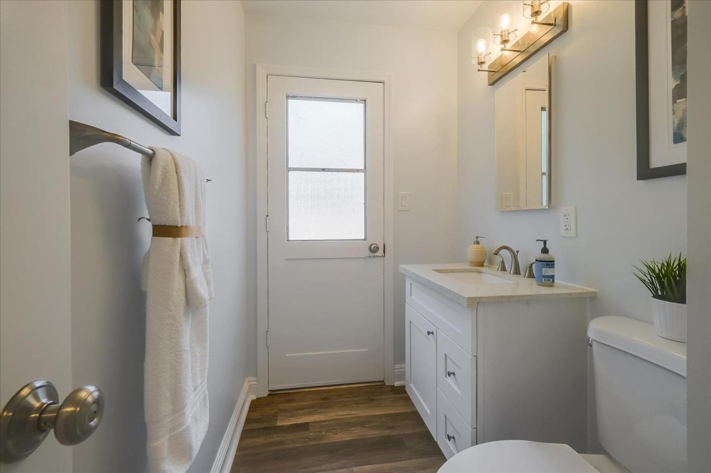 Detail Gallery Image 28 of 40 For 621 Monterey Ave, Capitola,  CA 95010 - 6 Beds | 2/1 Baths