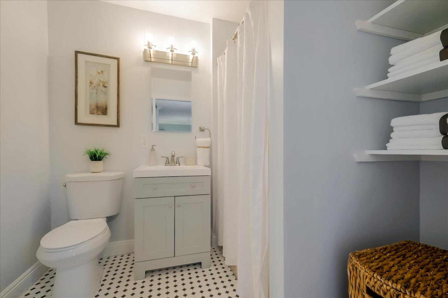 Detail Gallery Image 31 of 40 For 621 Monterey Ave, Capitola,  CA 95010 - 6 Beds | 2/1 Baths