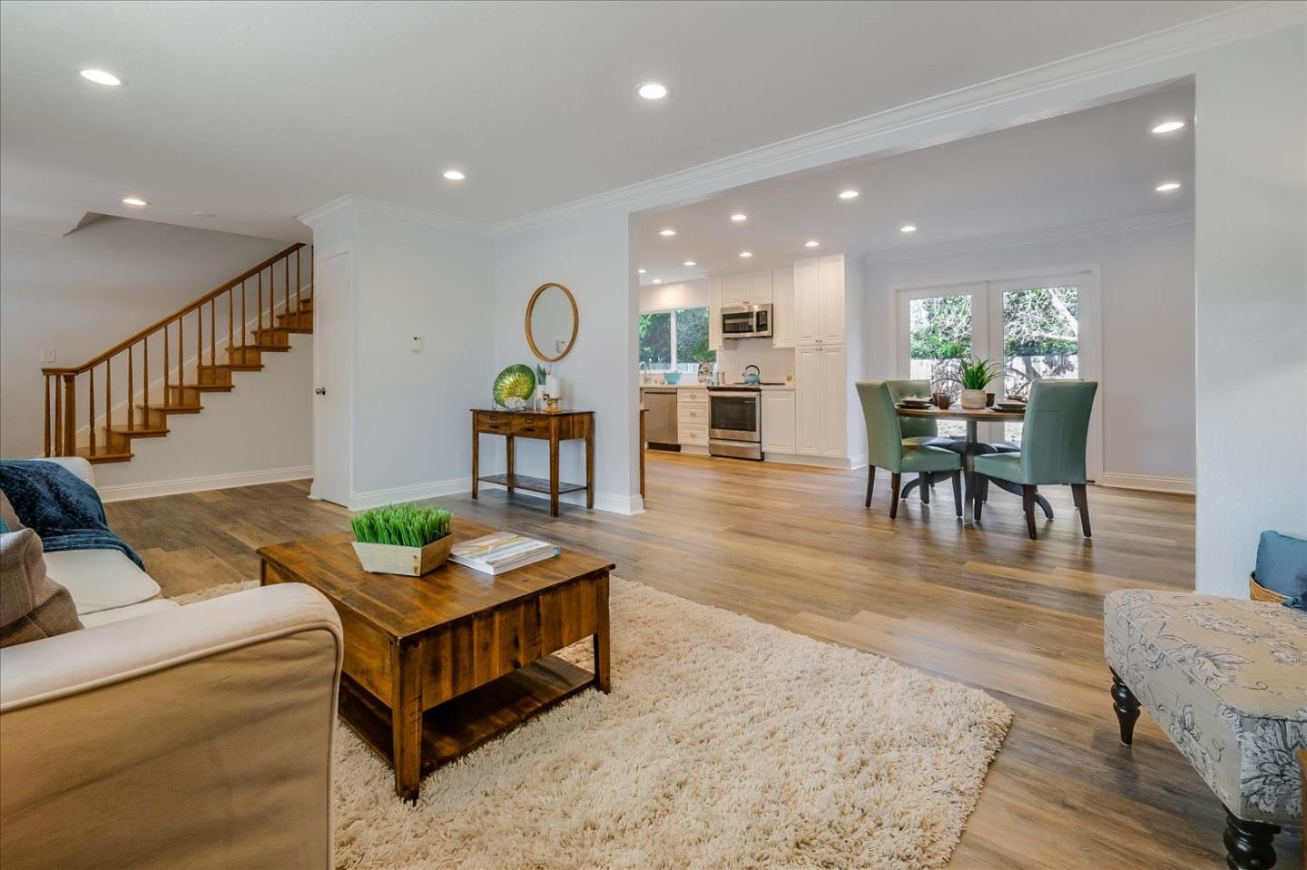 Detail Gallery Image 5 of 40 For 621 Monterey Ave, Capitola,  CA 95010 - 6 Beds | 2/1 Baths