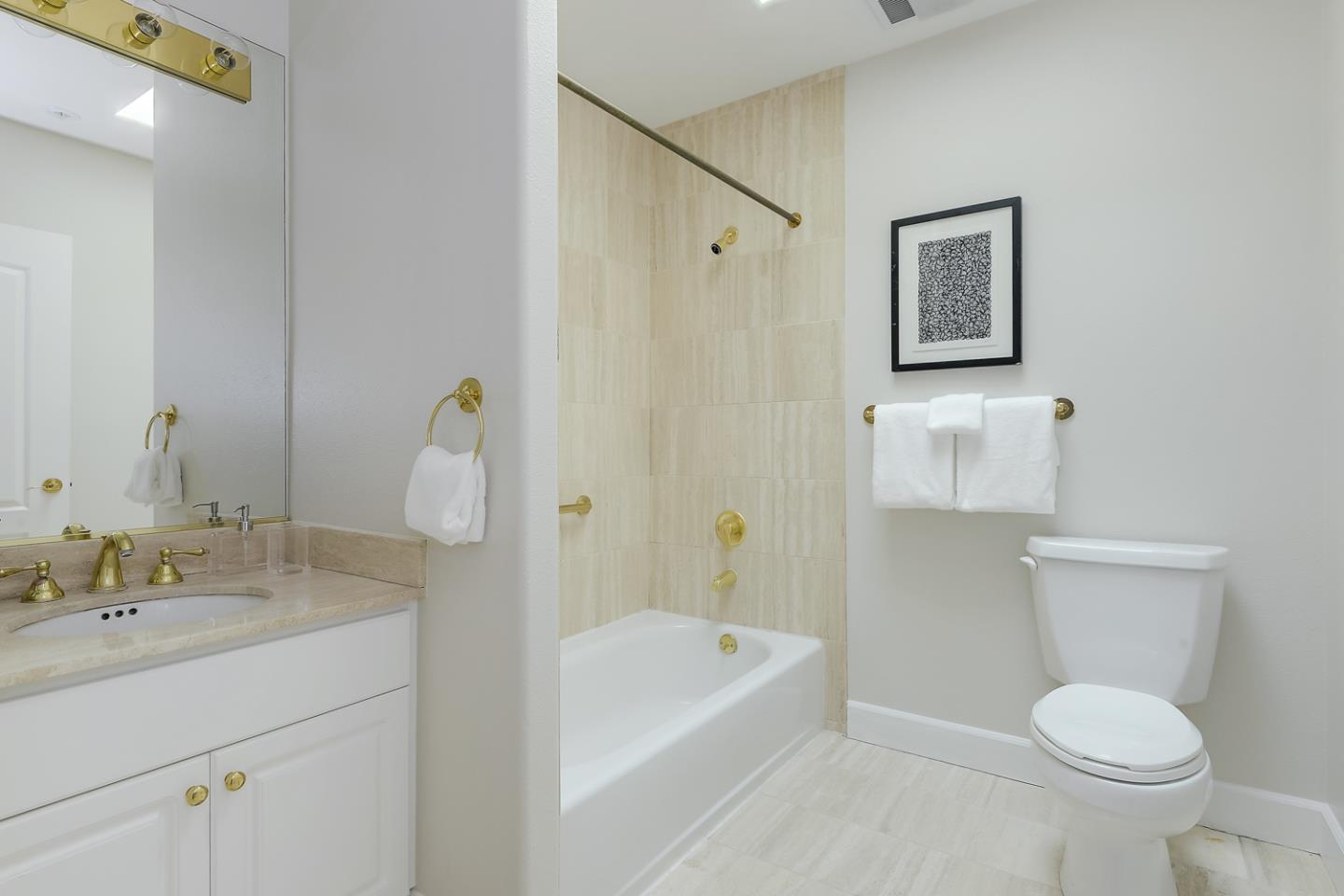 Detail Gallery Image 11 of 24 For 1 W Edith Ave #D223,  Los Altos,  CA 94022 - 1 Beds | 2 Baths