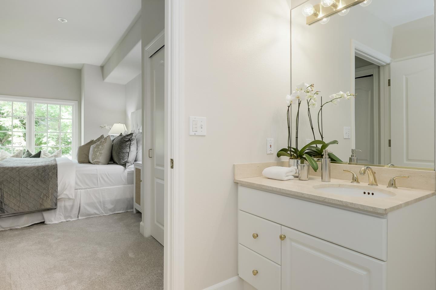 Detail Gallery Image 12 of 24 For 1 W Edith Ave #D223,  Los Altos,  CA 94022 - 1 Beds | 2 Baths