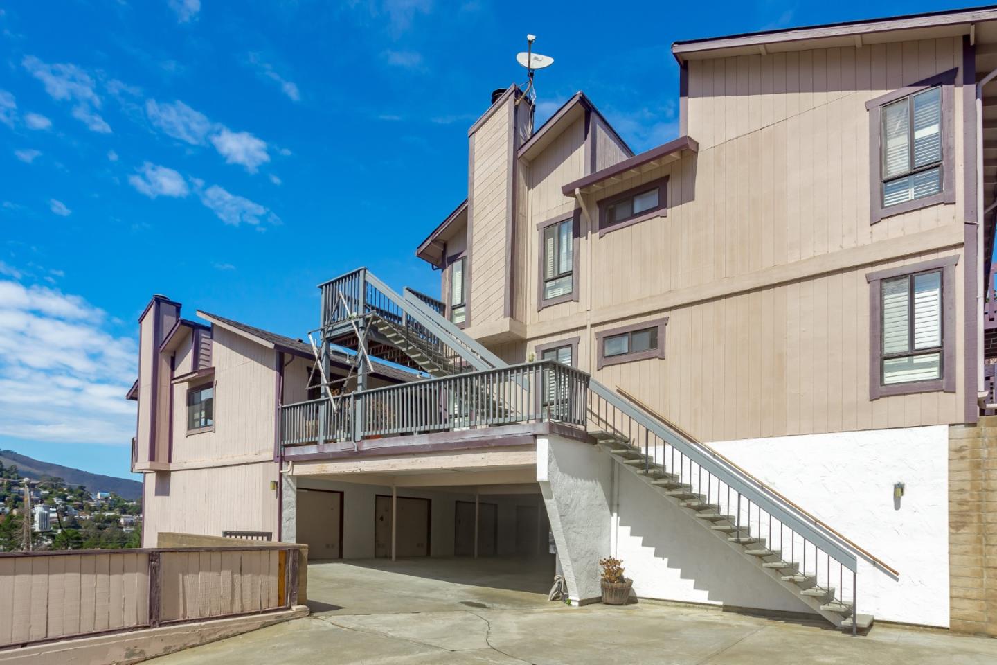 Detail Gallery Image 1 of 1 For 737 San Bruno Ave #4,  Brisbane,  CA 94005 - 2 Beds | 1/1 Baths