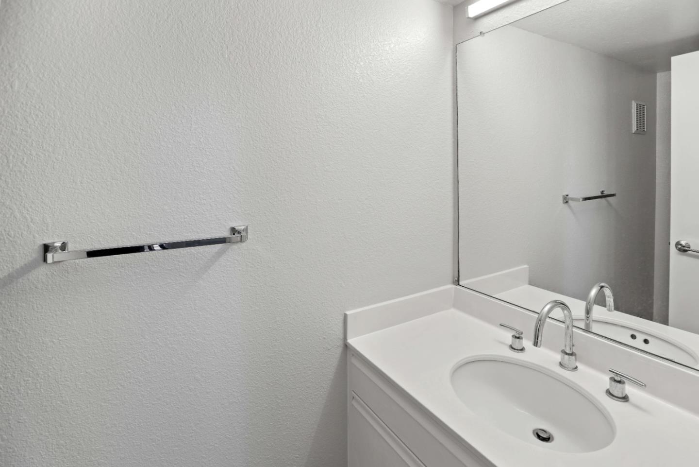 Detail Gallery Image 5 of 32 For 730 Pointe Pacific #5,  Daly City,  CA 94014 - 2 Beds | 2/1 Baths
