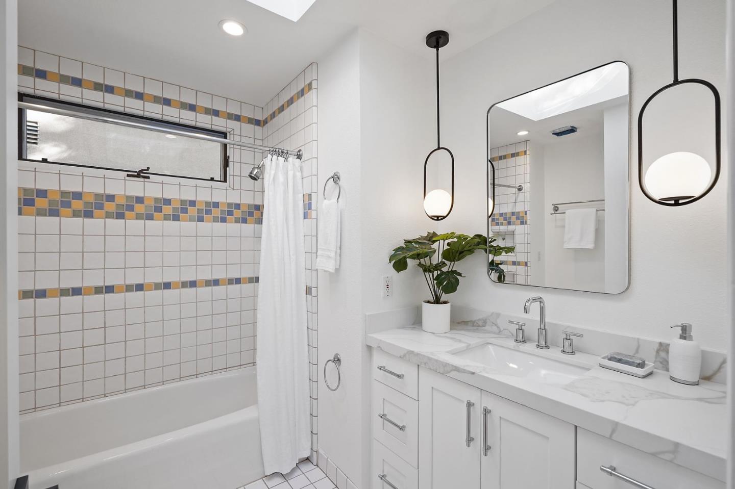 Detail Gallery Image 9 of 22 For 1157 Lincoln Ave., Palo Alto,  CA 94301 - 3 Beds | 2/1 Baths