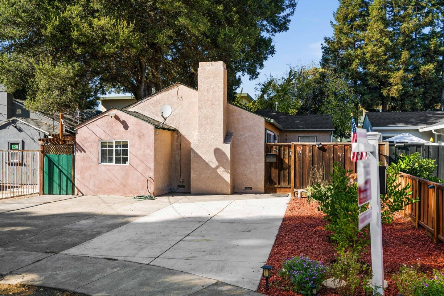 Detail Gallery Image 1 of 1 For 704 Pinedale Ct, Hayward,  CA 94544 - 3 Beds | 2 Baths