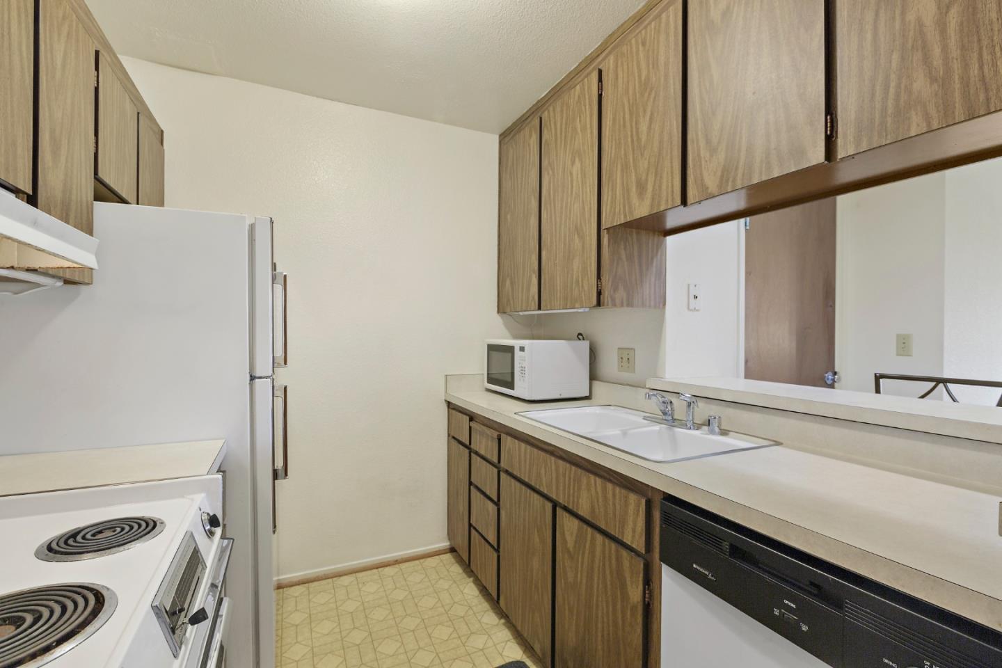 Detail Gallery Image 9 of 19 For 389 Half Moon Ln #12,  Daly City,  CA 94015 - 1 Beds | 1 Baths