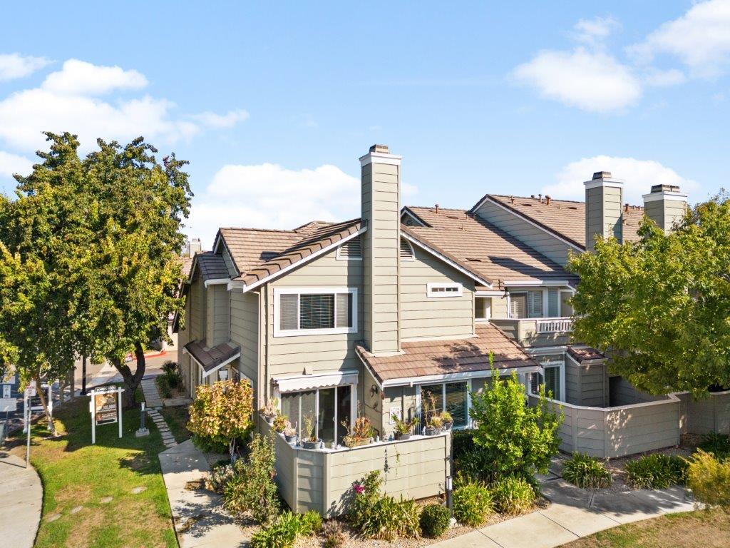 Detail Gallery Image 1 of 1 For 60 Cherry Crest Ln, San Jose,  CA 95136 - 2 Beds | 2/1 Baths