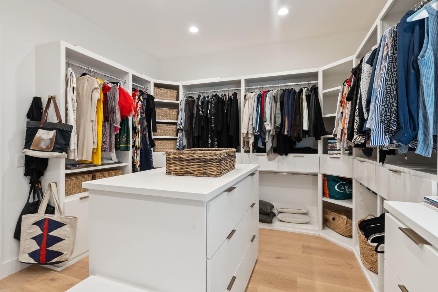 1880 Carmelita Dr, San Carlos, CA 94070 6 Beds 4/2 Baths (Canceled